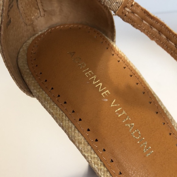 Adrienne Vittadini Sand & Gold Open Toe Back Zip Strappy Heeled Sandals size 9.5 - Picture 10 of 13